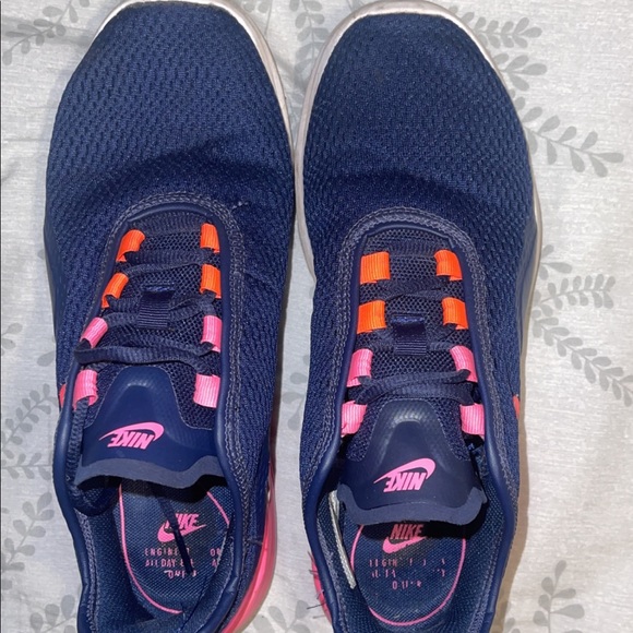 Nike air maxes - Picture 2 of 3